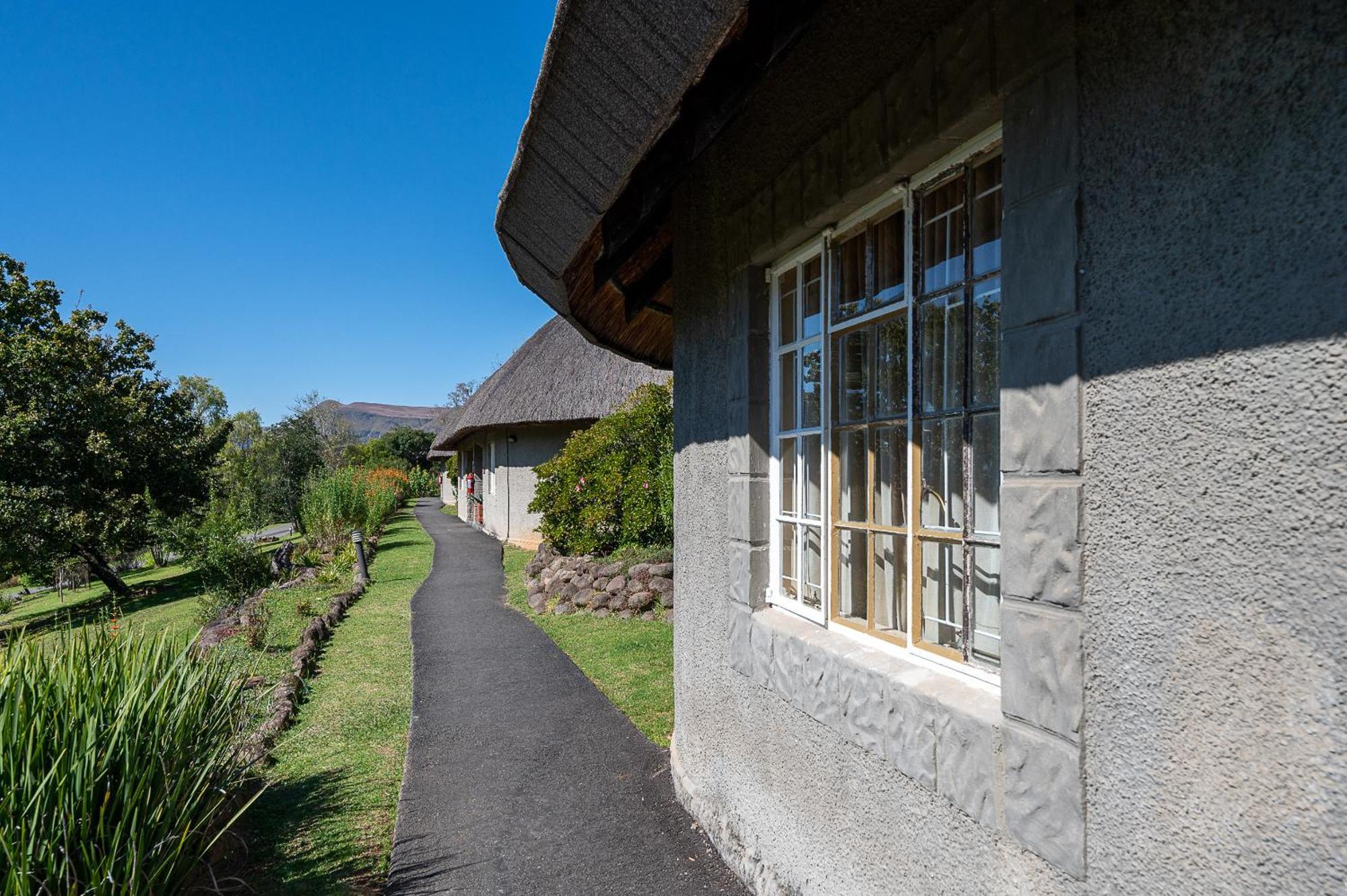 Cathedral Peak Hotel Winterton Exterior foto